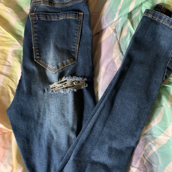 Very Distressed Dark wash jeans - Picture 3 of 3